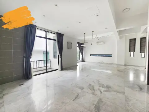 Kingsley Hills, Putra Heights