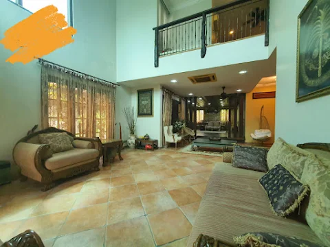Royale Palms